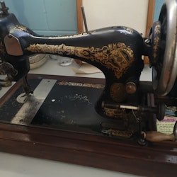 Singer Sewing Machine - Roland's  Great Aunties Mums (early 1900)